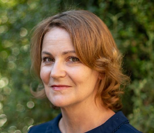 Lou headshot Louise Sayers - ImmoEnglish - formation en anglais pour les immobilier